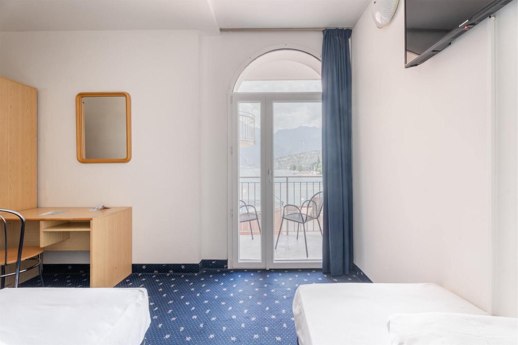 Lake Hotel Ifigenia Torbole Sul Garda ภายนอก รูปภาพ