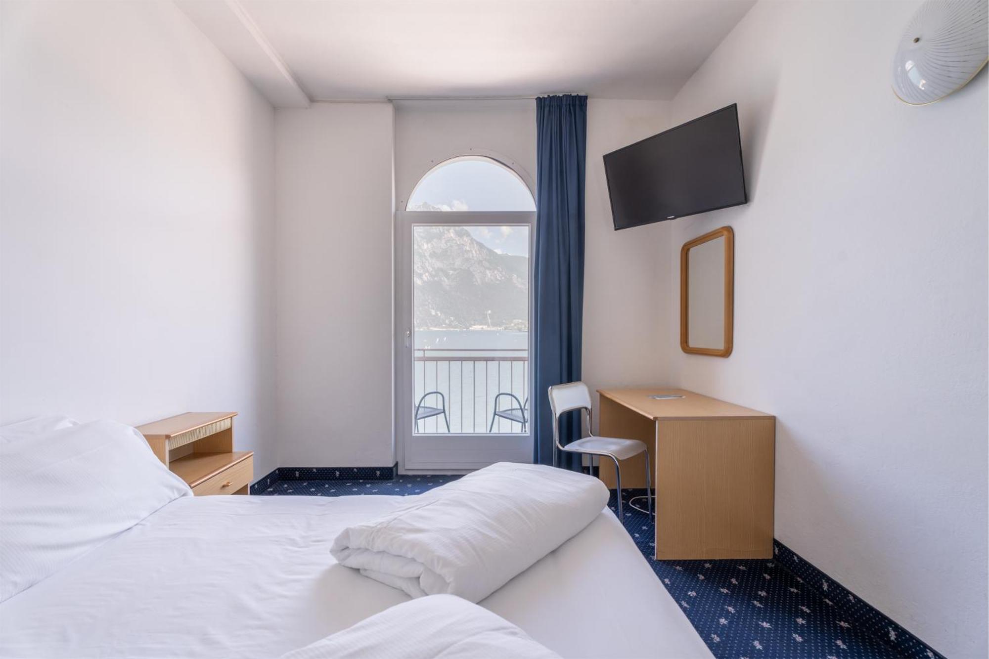 Lake Hotel Ifigenia Torbole Sul Garda ภายนอก รูปภาพ