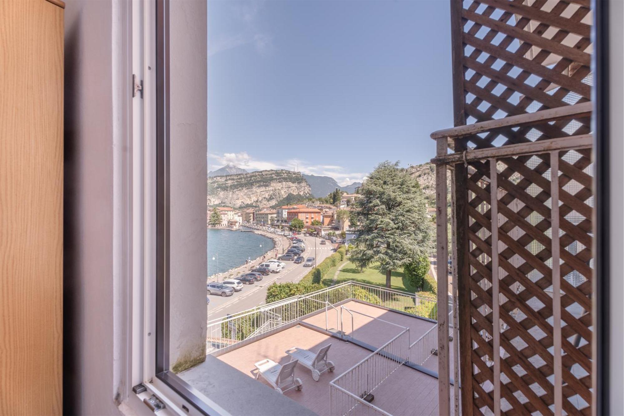Lake Hotel Ifigenia Torbole Sul Garda ภายนอก รูปภาพ