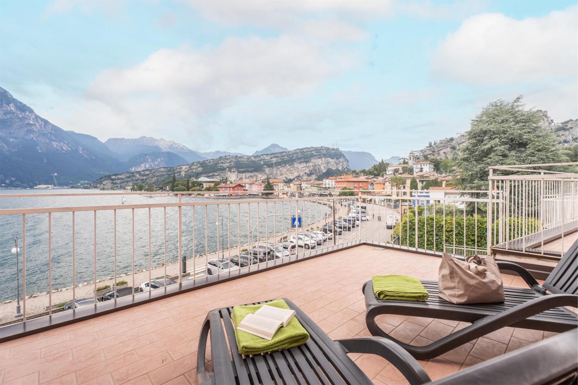 Lake Hotel Ifigenia Torbole Sul Garda ภายนอก รูปภาพ